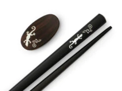 Essstäbchen Set Mit Ablage "Sanshouo", Ebenholz -Japan Kunst Verkauf essstaebchen set mit ablage sanshouo ebenholz 1