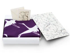 Geschenkset Chiyogami Mit Furoshiki Kuren M, Lila 15 Geschenkset Chiyogami Mit Furoshiki Kuren M, Lila -Japan Kunst Verkauf geschenkset chiyogami mit furoshiki kuren m lila 1